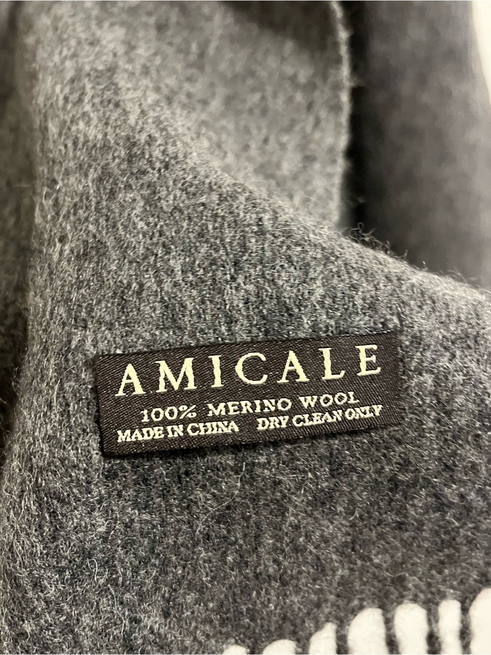 Amicale 100% Merino Wool Charcoal Gray Fringe Scarf Quiet Luxury Unisex Natural - Picture 3 of 5